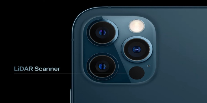 Vì sao giữa đèn flash và camera trên iPhone lại có chấm đen nhỏ?