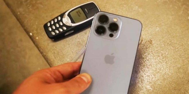 iPhone 13 Pro “lên kèo” thả rơi cùng “đập đá” Nokia